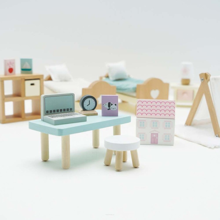 big_ME061C-daisylane-children-s-bedroom-computer-desk-laptop-and-chair.jpg