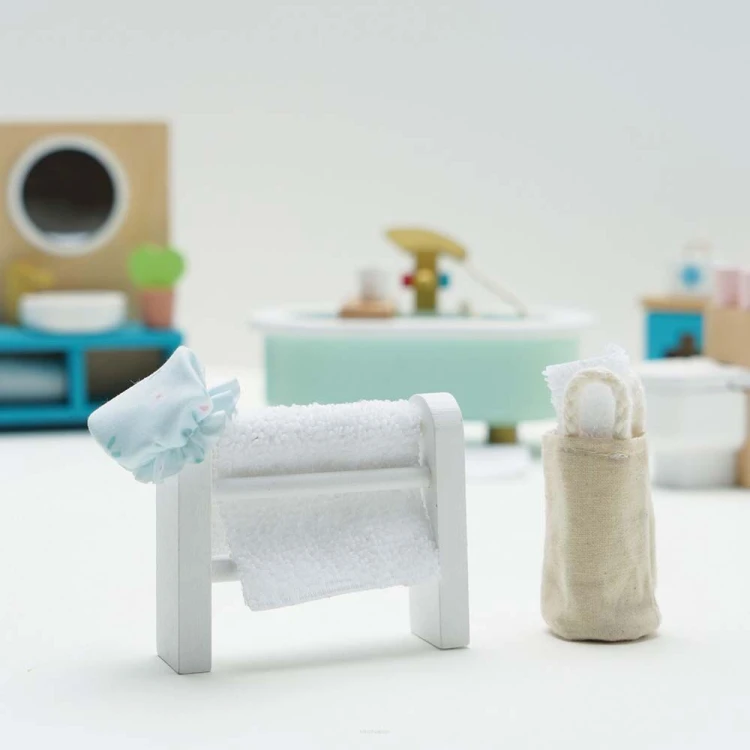 big_ME060C-daisylane-bathroom-towel-rail-laundry-basket-and-shower-cap.jpg
