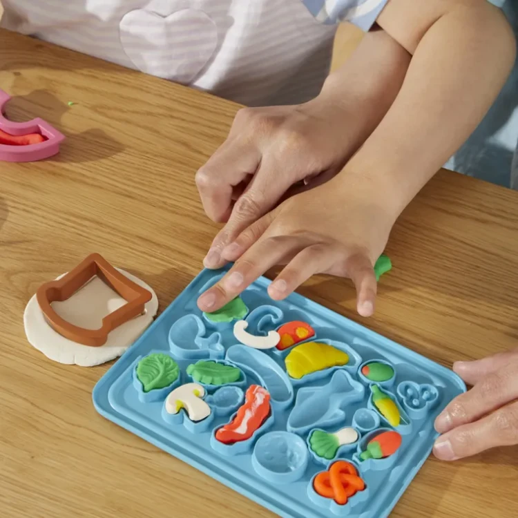 play-doh-starters-maly-kucharz-i-nauka-krojenia-zestaw-kreatywny-7504593 (7).webp
