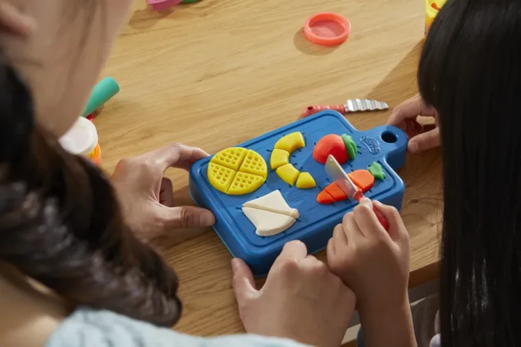 play-doh-starters-maly-kucharz-i-nauka-krojenia-zestaw-kreatywny-7504593 (8).webp