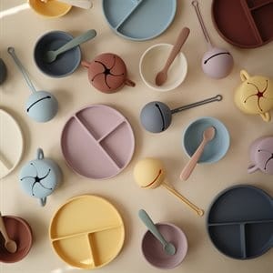 mushie-miseczka-sylikonowa-z-pressawka-tradewinds (4).jpg