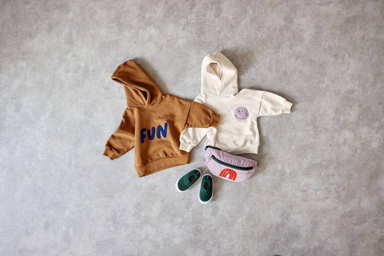 pol_pl_Lassig-Bluza-z-kapturem-z-bawelny-organicznej-GOTS-Little-Gang-Fun-caramel-4-6-lat-11525_6.jpg
