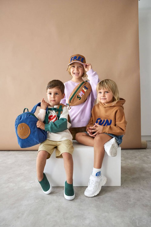 pol_pl_Lassig-Bluza-z-kapturem-z-bawelny-organicznej-GOTS-Little-Gang-Fun-caramel-4-6-lat-11525_7.jpg