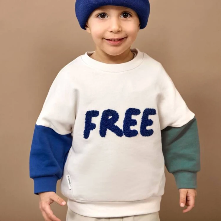 pol_pl_Lassig-Bluza-z-bawelny-organicznej-GOTS-Little-Gang-Free-milky-4-6-lat-11530_1.jpg