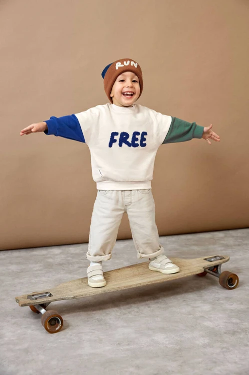 pol_pl_Lassig-Bluza-z-bawelny-organicznej-GOTS-Little-Gang-Free-milky-4-6-lat-11530_17.jpg