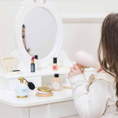 big_TV293-star-beauty-set-girl-blowdrying-her-hair.jpg