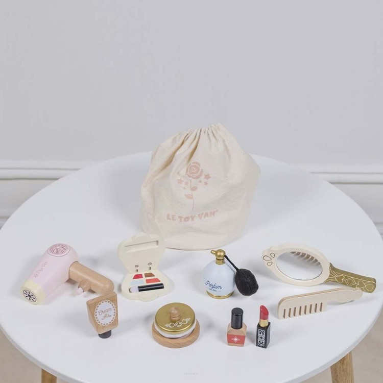 big_TV293-star-beauty-set-laid-out-on-table-top.jpg