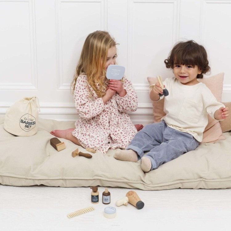 big_TV356-hairdresser-and-barber-kit-girl-and-boy-playing-woth-accessories.jpg