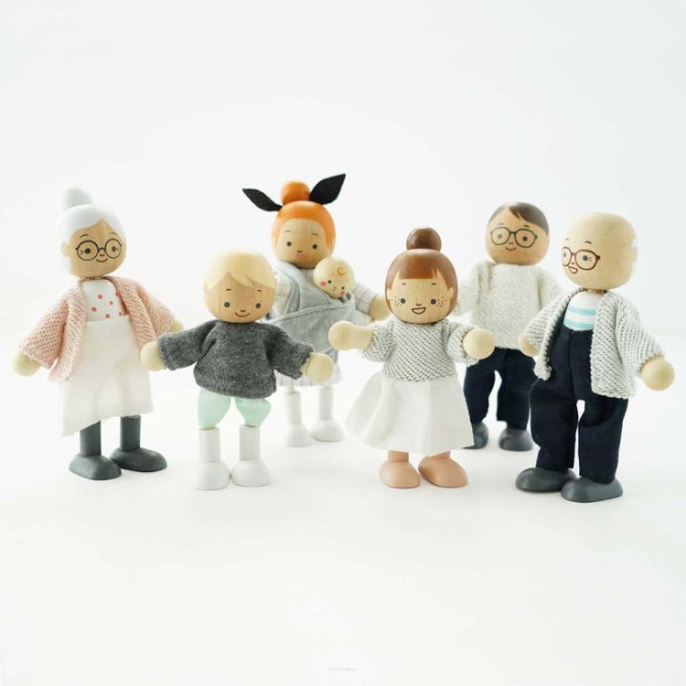 big_P053-my-doll-family-in-line.jpg