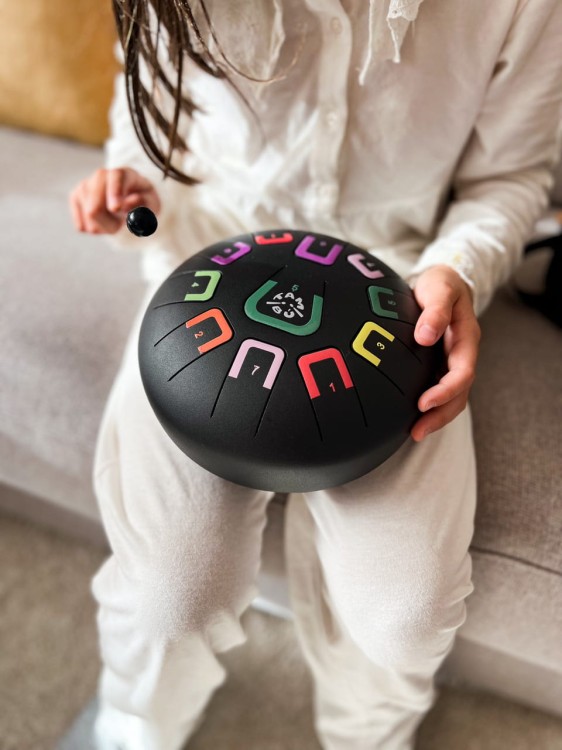 bębebek Tambú dziewczynka gra 2_juegaconmigo.jpg