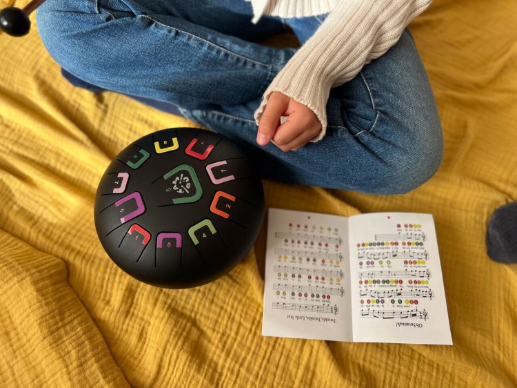 Bębenek Tambú _gra dziecko.jpg