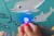 pol_pm_Janod-Swiecace-puzzle-z-mini-lampka-UV-Ocean-24-elementy-3-7624_13.jpg